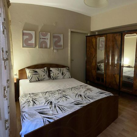 City Center Apartment Durrës Esterno foto